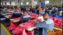 如何成功潜入监狱大门：揭秘两个行侠勇士的计划与操作技巧